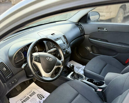 Серый Хендай i30, объемом двигателя 1.6 л и пробегом 191 тыс. км за 5900 $, фото 16 на Automoto.ua