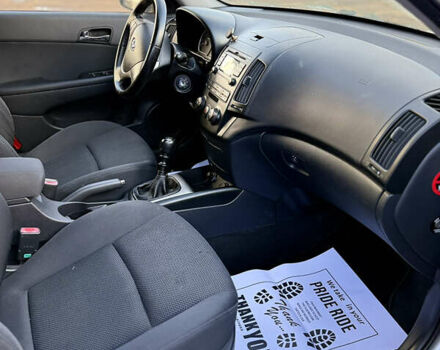 Серый Хендай i30, объемом двигателя 1.6 л и пробегом 191 тыс. км за 5900 $, фото 10 на Automoto.ua