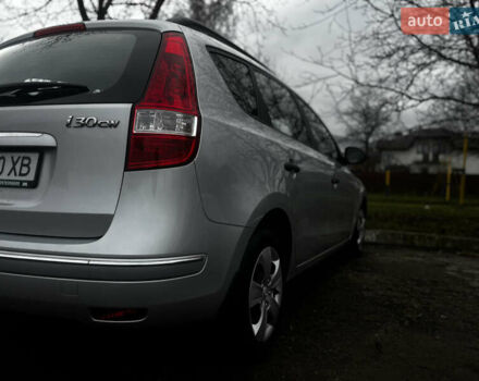 Серый Хендай i30, объемом двигателя 1.4 л и пробегом 265 тыс. км за 5700 $, фото 6 на Automoto.ua