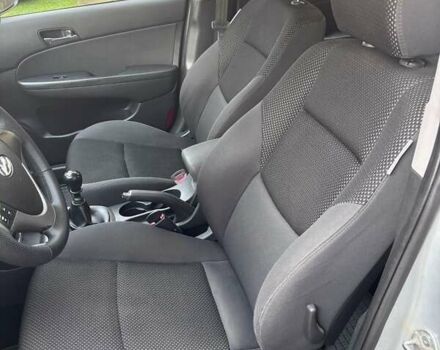 Сірий Хендай i30, об'ємом двигуна 1.6 л та пробігом 206 тис. км за 6100 $, фото 4 на Automoto.ua