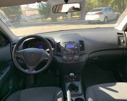 Серый Хендай i30, объемом двигателя 1.4 л и пробегом 200 тыс. км за 6200 $, фото 6 на Automoto.ua