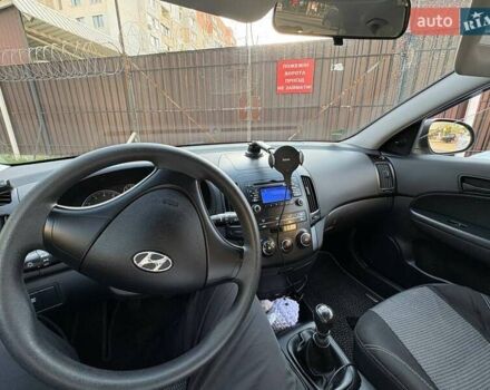 Серый Хендай i30, объемом двигателя 1.4 л и пробегом 143 тыс. км за 6000 $, фото 11 на Automoto.ua