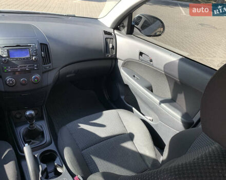 Серый Хендай i30, объемом двигателя 1.4 л и пробегом 200 тыс. км за 6250 $, фото 6 на Automoto.ua