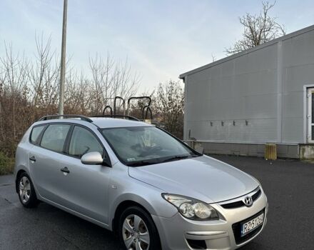 Серый Хендай i30, объемом двигателя 1.6 л и пробегом 284 тыс. км за 2000 $, фото 2 на Automoto.ua