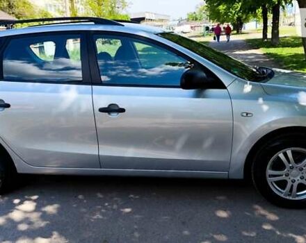 Сірий Хендай i30, об'ємом двигуна 1.4 л та пробігом 141 тис. км за 6000 $, фото 2 на Automoto.ua