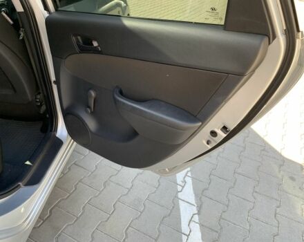 Серый Хендай i30, объемом двигателя 1.4 л и пробегом 200 тыс. км за 6200 $, фото 4 на Automoto.ua