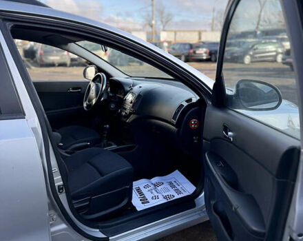 Серый Хендай i30, объемом двигателя 1.6 л и пробегом 191 тыс. км за 5900 $, фото 9 на Automoto.ua