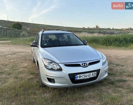 Серый Хендай i30, объемом двигателя 1.4 л и пробегом 143 тыс. км за 6000 $, фото 4 на Automoto.ua