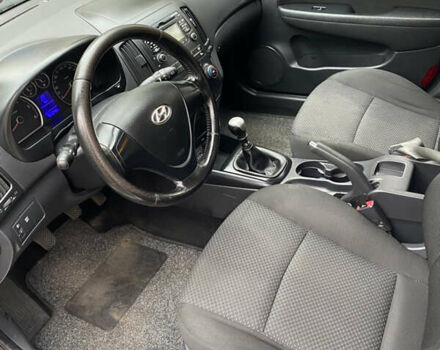 Серый Хендай i30, объемом двигателя 1.58 л и пробегом 189 тыс. км за 5600 $, фото 5 на Automoto.ua