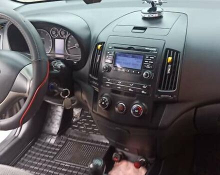 Серый Хендай i30, объемом двигателя 1.58 л и пробегом 230 тыс. км за 5700 $, фото 10 на Automoto.ua