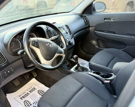 Серый Хендай i30, объемом двигателя 1.6 л и пробегом 191 тыс. км за 5900 $, фото 15 на Automoto.ua