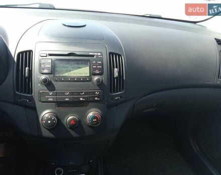 Серый Хендай i30, объемом двигателя 1.6 л и пробегом 211 тыс. км за 5800 $, фото 10 на Automoto.ua