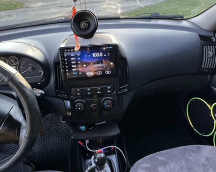 Серый Хендай i30, объемом двигателя 1.4 л и пробегом 221 тыс. км за 7200 $, фото 18 на Automoto.ua