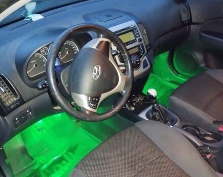 Сірий Хендай i30, об'ємом двигуна 1.6 л та пробігом 189 тис. км за 4500 $, фото 6 на Automoto.ua