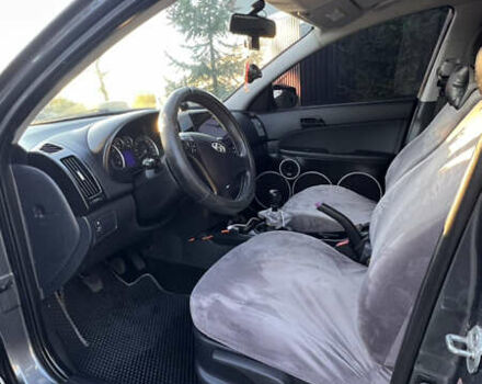 Серый Хендай i30, объемом двигателя 1.4 л и пробегом 221 тыс. км за 7200 $, фото 10 на Automoto.ua