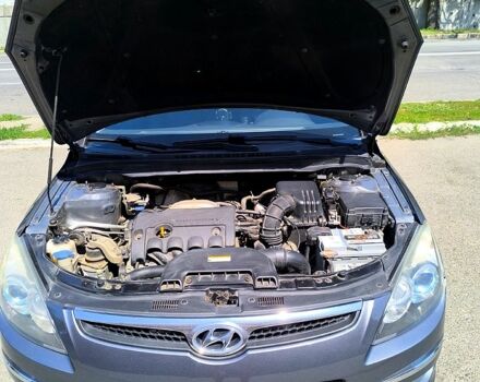 Сірий Хендай i30, об'ємом двигуна 1.6 л та пробігом 213 тис. км за 6500 $, фото 2 на Automoto.ua