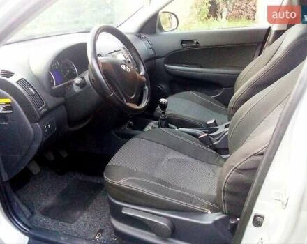 Сірий Хендай i30, об'ємом двигуна 1.4 л та пробігом 155 тис. км за 6100 $, фото 3 на Automoto.ua