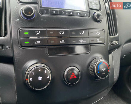 Серый Хендай i30, объемом двигателя 1.58 л и пробегом 189 тыс. км за 5600 $, фото 9 на Automoto.ua