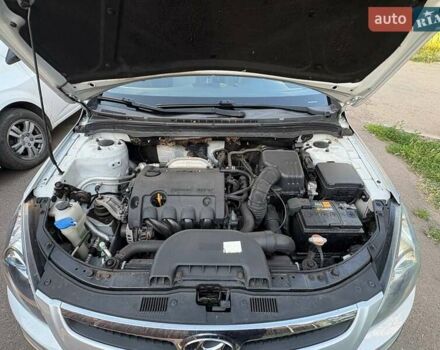 Серый Хендай i30, объемом двигателя 1.4 л и пробегом 143 тыс. км за 6000 $, фото 8 на Automoto.ua