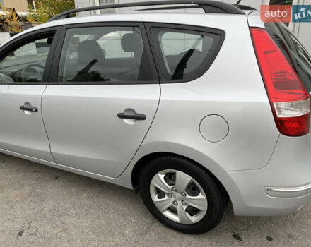 Сірий Хендай i30, об'ємом двигуна 1.4 л та пробігом 270 тис. км за 5800 $, фото 6 на Automoto.ua