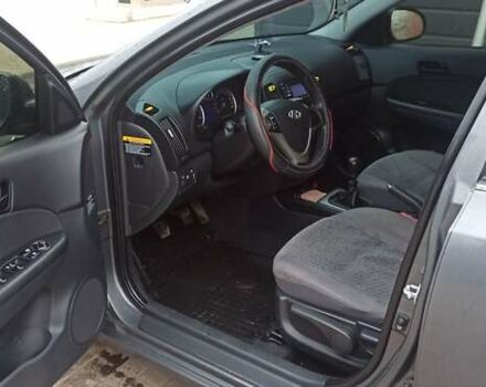 Серый Хендай i30, объемом двигателя 1.58 л и пробегом 230 тыс. км за 5700 $, фото 2 на Automoto.ua