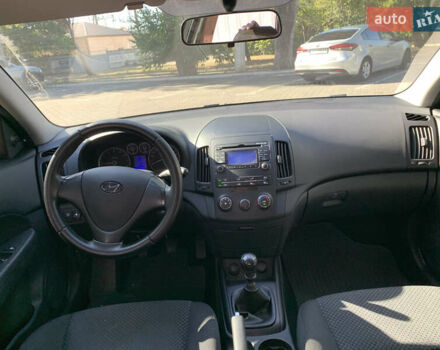 Серый Хендай i30, объемом двигателя 1.4 л и пробегом 200 тыс. км за 6250 $, фото 8 на Automoto.ua