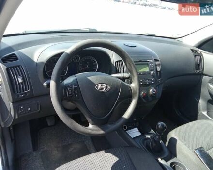 Серый Хендай i30, объемом двигателя 1.6 л и пробегом 211 тыс. км за 5800 $, фото 8 на Automoto.ua