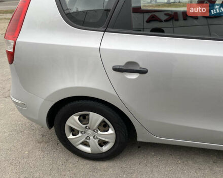 Сірий Хендай i30, об'ємом двигуна 1.4 л та пробігом 270 тис. км за 5800 $, фото 9 на Automoto.ua