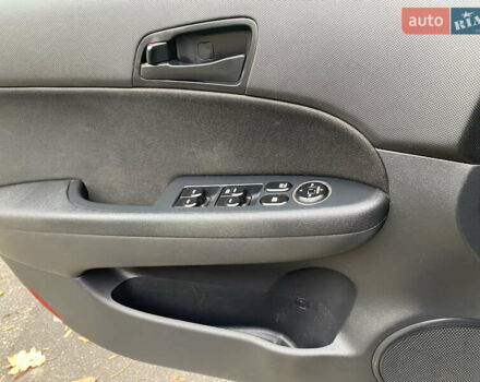 Серый Хендай i30, объемом двигателя 1.58 л и пробегом 189 тыс. км за 5600 $, фото 7 на Automoto.ua