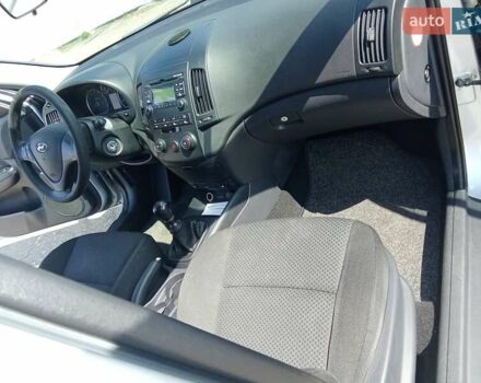 Серый Хендай i30, объемом двигателя 1.6 л и пробегом 211 тыс. км за 5800 $, фото 19 на Automoto.ua