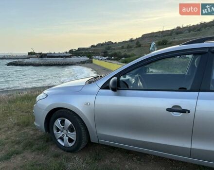 Серый Хендай i30, объемом двигателя 1.4 л и пробегом 143 тыс. км за 6000 $, фото 5 на Automoto.ua