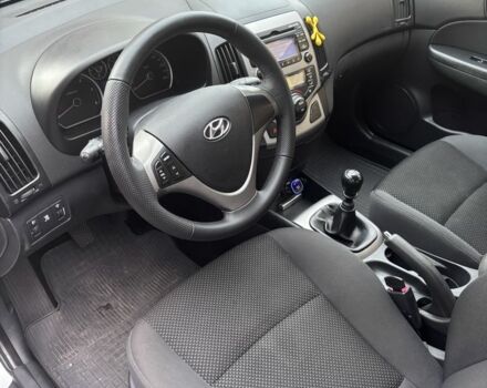 Сірий Хендай i30, об'ємом двигуна 1.6 л та пробігом 206 тис. км за 6100 $, фото 6 на Automoto.ua