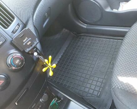 Серый Хендай i30, объемом двигателя 1.6 л и пробегом 251 тыс. км за 6500 $, фото 18 на Automoto.ua