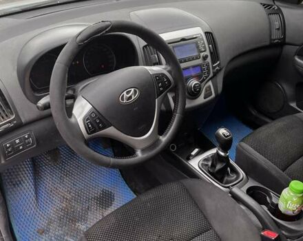Серый Хендай i30, объемом двигателя 1.6 л и пробегом 447 тыс. км за 5200 $, фото 8 на Automoto.ua