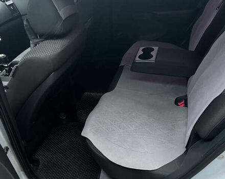 Серый Хендай i30, объемом двигателя 1.4 л и пробегом 190 тыс. км за 6100 $, фото 4 на Automoto.ua