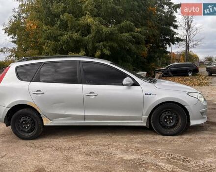 Серый Хендай i30, объемом двигателя 1.6 л и пробегом 447 тыс. км за 5200 $, фото 1 на Automoto.ua