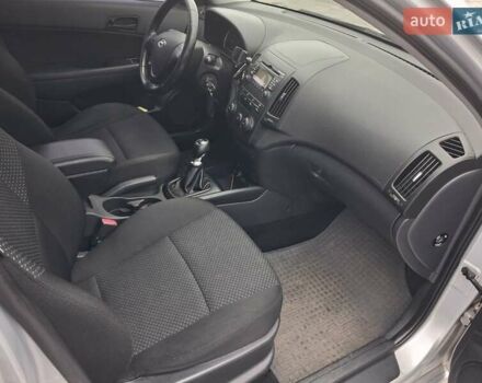 Серый Хендай i30, объемом двигателя 1.58 л и пробегом 264 тыс. км за 5700 $, фото 11 на Automoto.ua