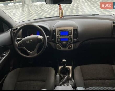 Серый Хендай i30, объемом двигателя 1.6 л и пробегом 255 тыс. км за 5500 $, фото 5 на Automoto.ua