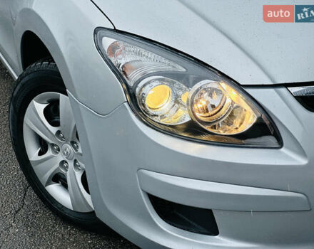 Серый Хендай i30, объемом двигателя 1.6 л и пробегом 265 тыс. км за 6999 $, фото 3 на Automoto.ua