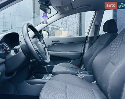 Серый Хендай i30, объемом двигателя 1.6 л и пробегом 265 тыс. км за 6999 $, фото 13 на Automoto.ua