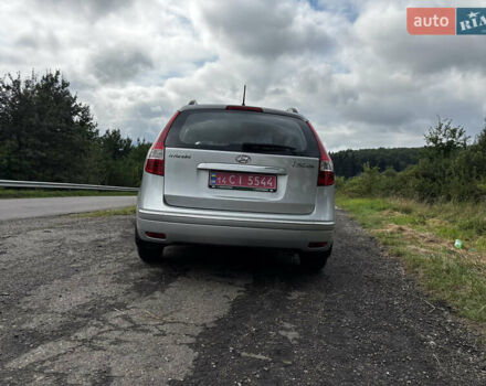 Серый Хендай i30, объемом двигателя 1.4 л и пробегом 260 тыс. км за 5500 $, фото 9 на Automoto.ua