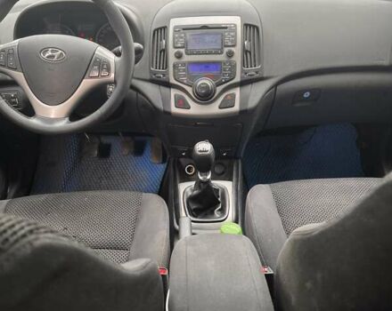 Серый Хендай i30, объемом двигателя 1.6 л и пробегом 447 тыс. км за 5200 $, фото 11 на Automoto.ua