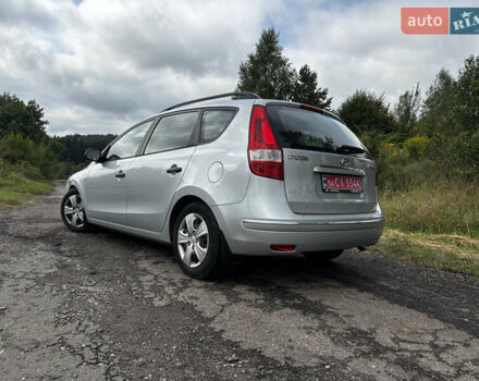 Серый Хендай i30, объемом двигателя 1.4 л и пробегом 260 тыс. км за 5500 $, фото 8 на Automoto.ua