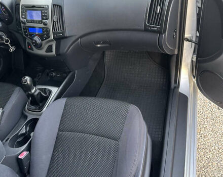 Серый Хендай i30, объемом двигателя 1.58 л и пробегом 225 тыс. км за 6400 $, фото 7 на Automoto.ua