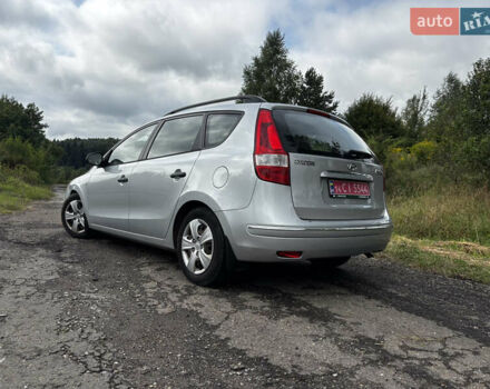 Серый Хендай i30, объемом двигателя 1.4 л и пробегом 260 тыс. км за 5500 $, фото 7 на Automoto.ua