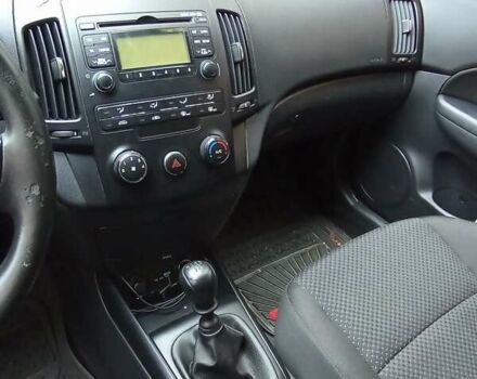 Сірий Хендай i30, об'ємом двигуна 1.4 л та пробігом 175 тис. км за 5500 $, фото 3 на Automoto.ua