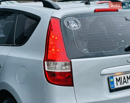 Серый Хендай i30, объемом двигателя 1.6 л и пробегом 265 тыс. км за 6999 $, фото 6 на Automoto.ua