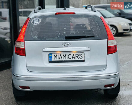Серый Хендай i30, объемом двигателя 1.6 л и пробегом 265 тыс. км за 6999 $, фото 7 на Automoto.ua