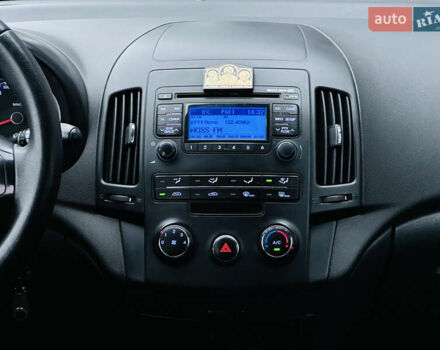 Серый Хендай i30, объемом двигателя 1.6 л и пробегом 265 тыс. км за 6999 $, фото 24 на Automoto.ua