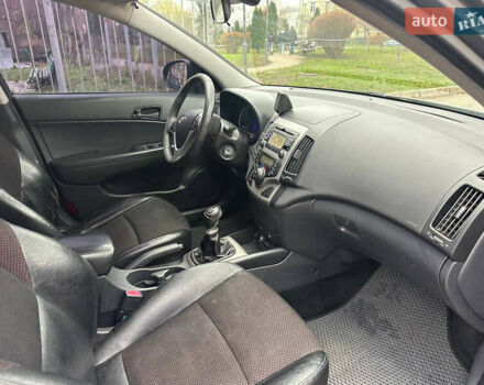 Сірий Хендай i30, об'ємом двигуна 1.58 л та пробігом 230 тис. км за 3450 $, фото 16 на Automoto.ua